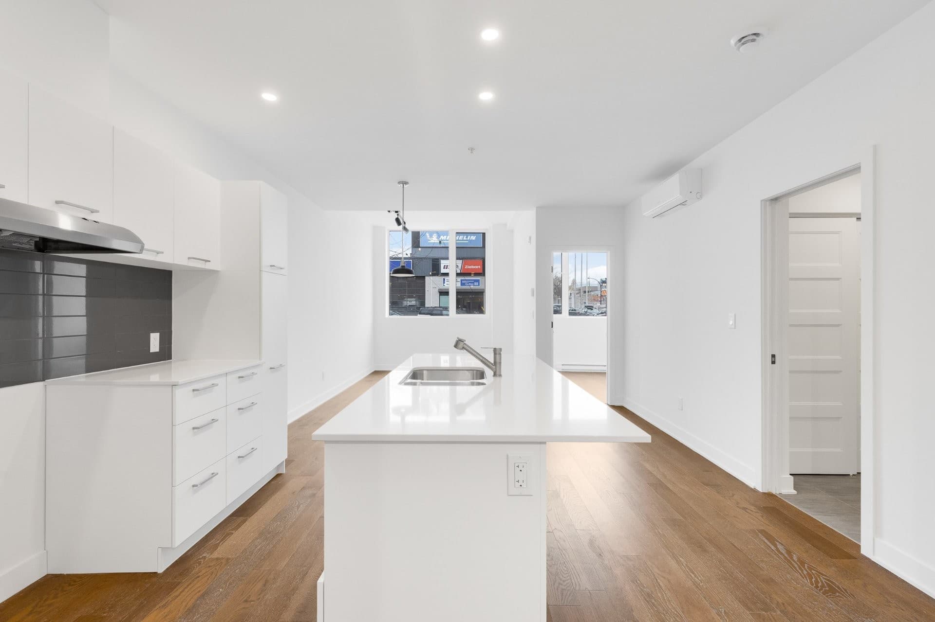 5410 Av. Papineau 103