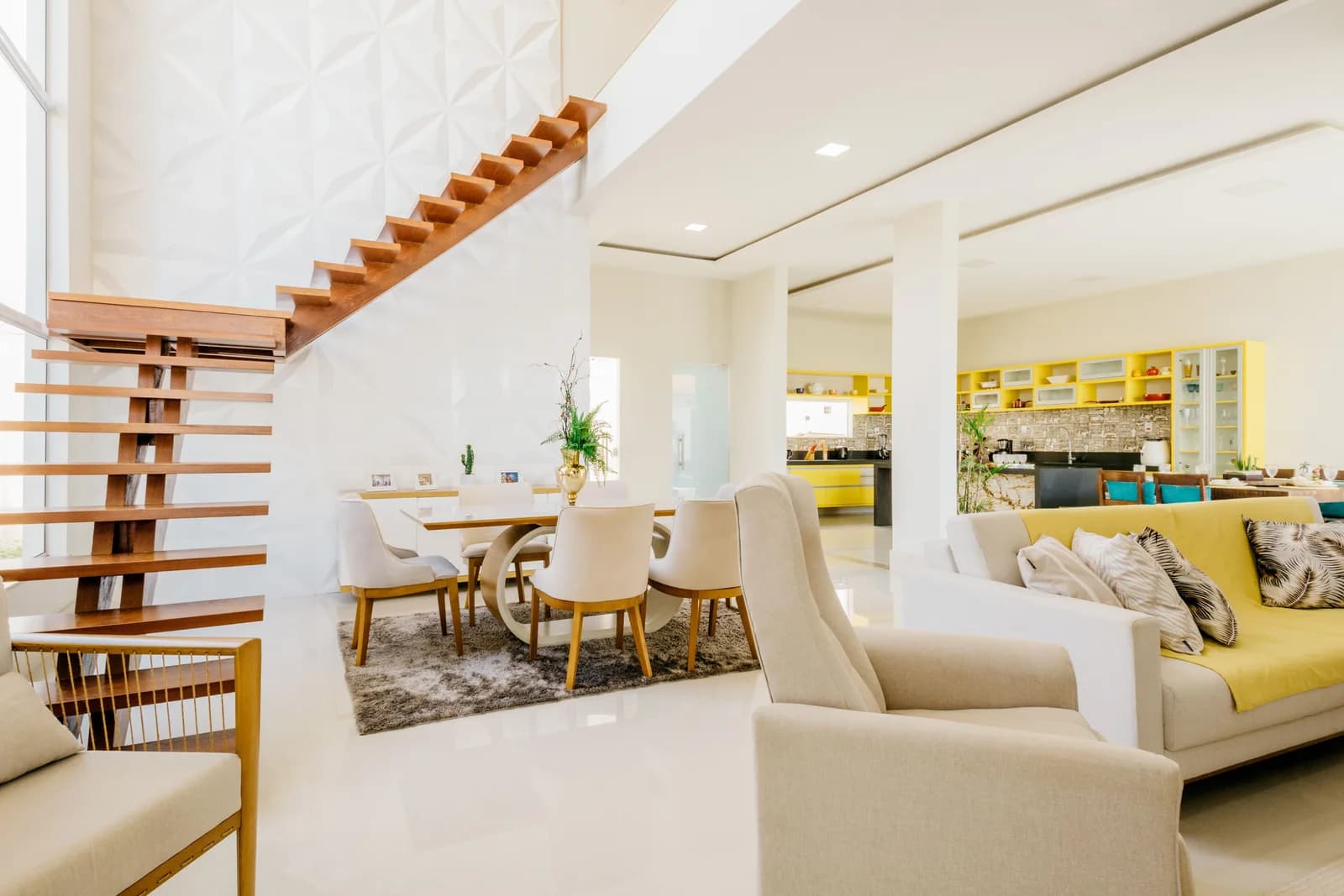 Intérieur maison lumineuse — Équipe Khan