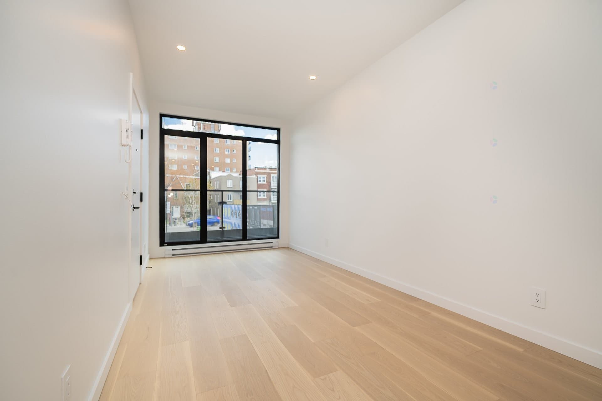 2569 Rue Sherbrooke E.