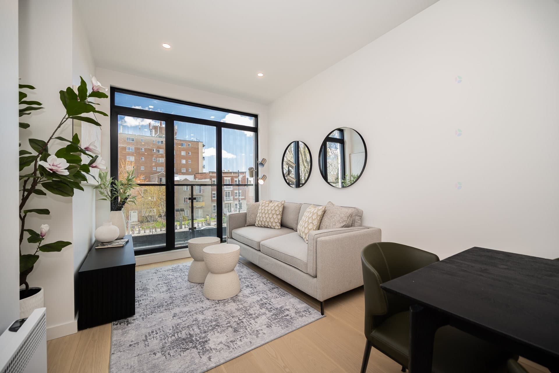 2573z Rue Sherbrooke E.